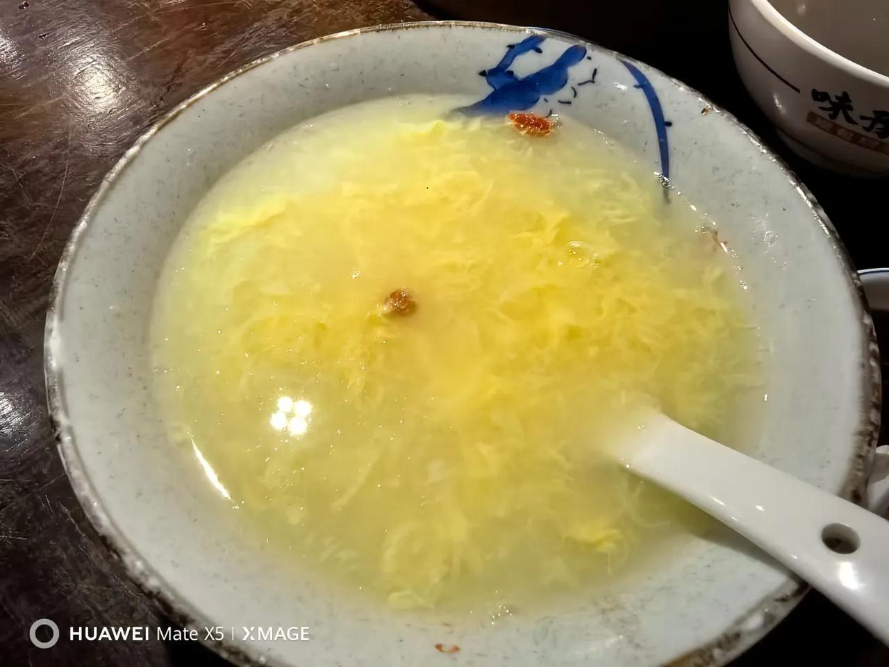 一碗蛋花汤，
一片暖人情。