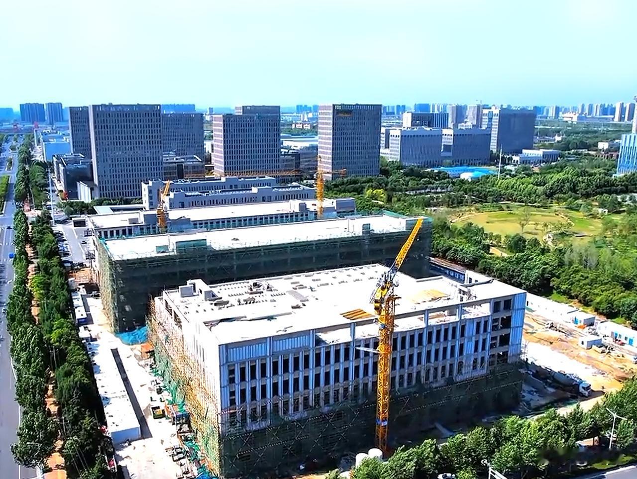 一期投用、二期将完工、三期建设加速，郑州这个科创高地正在速成！
作为中原科技城与