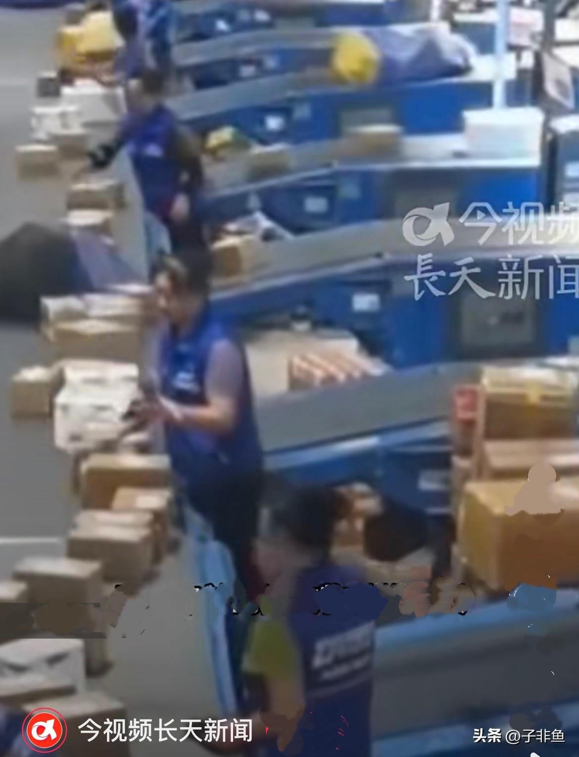 近日，一顾客在广东揭阳店主王女士
网店下单买了两件童装，单价18元左右，收货几天
