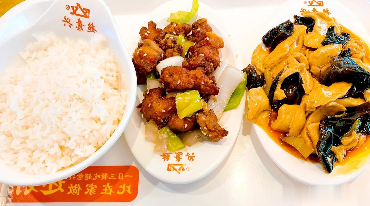 济南大学生出校门在外饮食日记[耶]
✅一个人打卡了超意兴～～共消费14元
木耳炒
