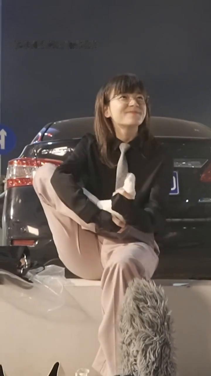 系列剧《庭外》拍摄现场。
jiojio香香。