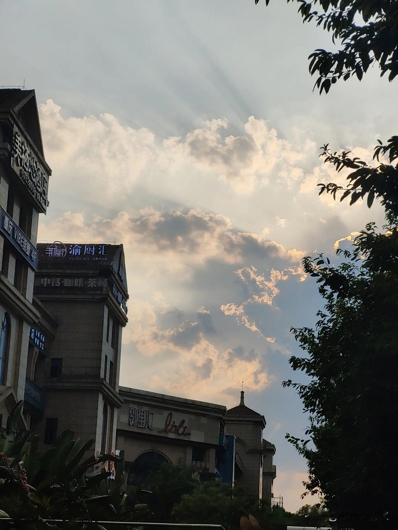 随手拍一张天空的照片43℃的重庆