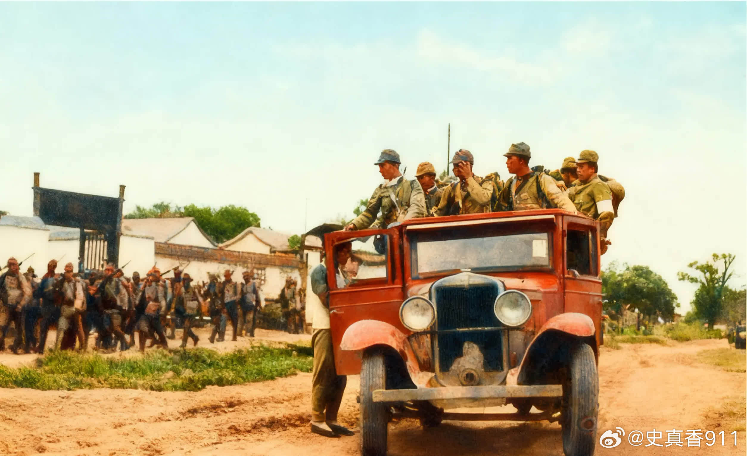 老照片中的历史：北平附近行进的日军。香月清司上任后，一直在向北平调动和集结兵力。