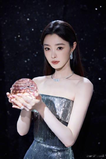 不知道 宋轶的身材很曼妙 我觉得宋轶的每一次出现都是一次视觉盛宴，她的独特气质与