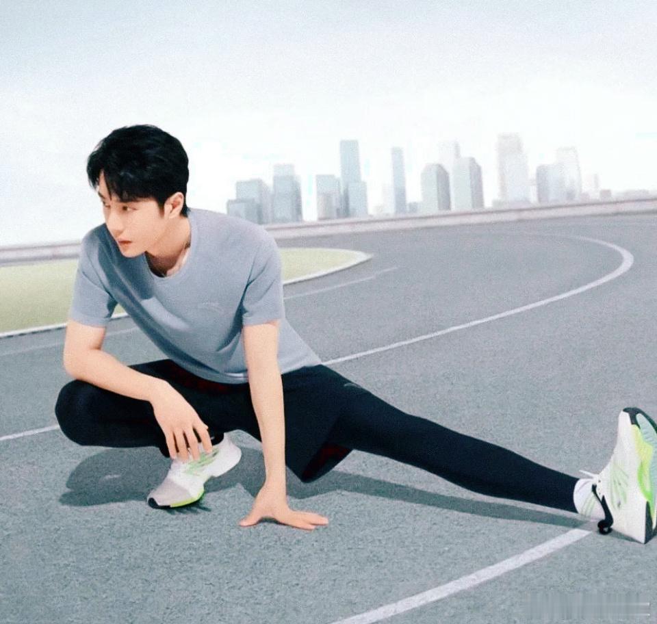 这是我一直梦寐以求的腿部线条，至今尚未达成！王一博全身上下都让我羡慕[无聊] ​