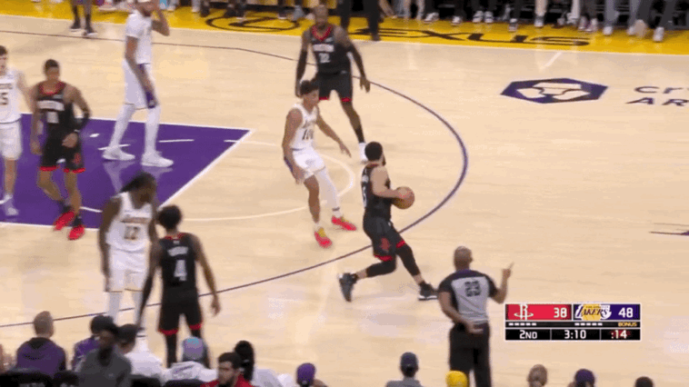 克里斯蒂在湖人是真拼啊，换其他球队早就打主力了。