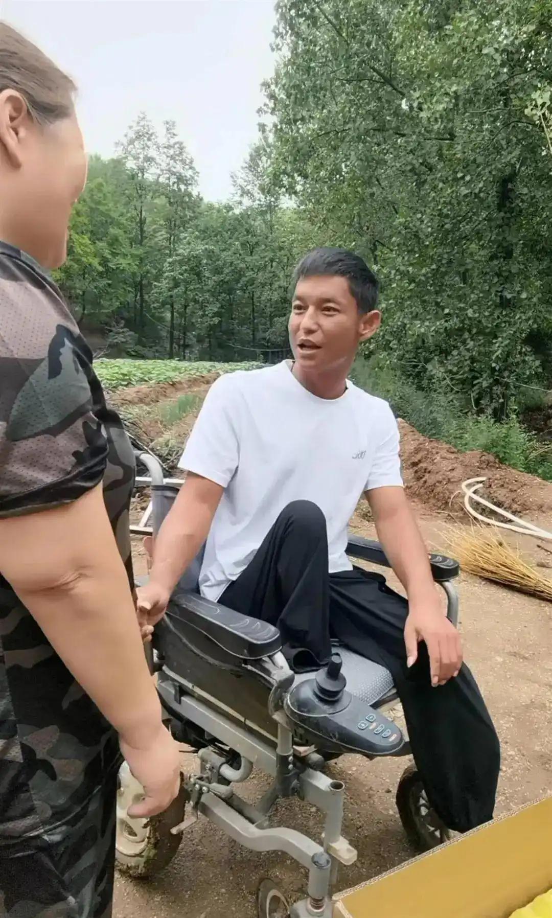 男子先天残疾双肾衰竭，却仍心系榕江灾情，捐献一万颗鸡蛋！男子：“国家遇到事情了，