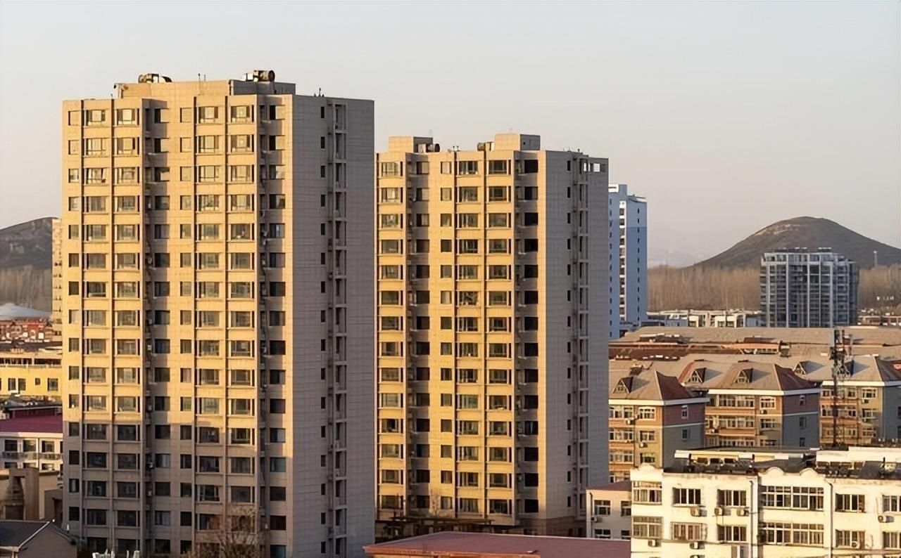 中国县城真正值得警惕的，不是所谓“绝大多数没有造血能力”，而是县域之间正在加速分