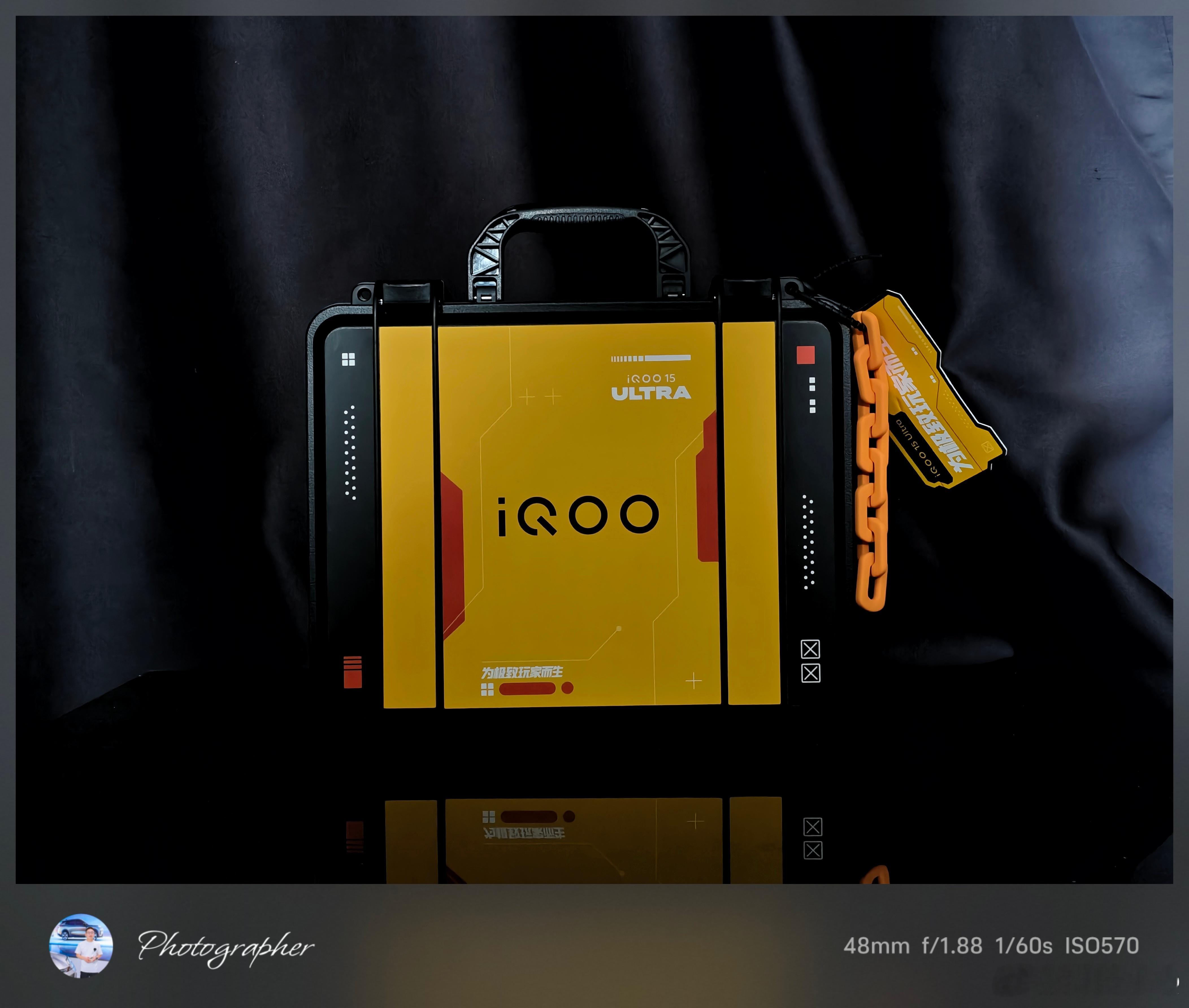 终于收到iQOO 15 Ultra的邀请函了跟着邀请函的东东它还是一台直播神器麦