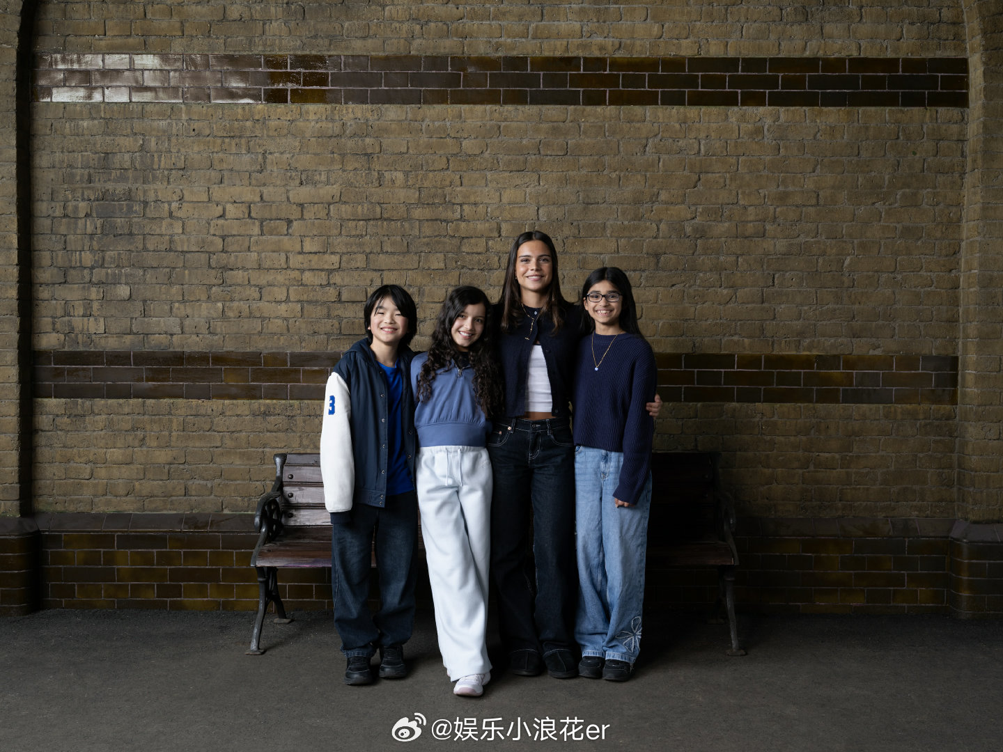 剧版哈利波特四大学院演员 剧版《哈利·波特》公布霍格沃茨四大学院角色的多名演员与