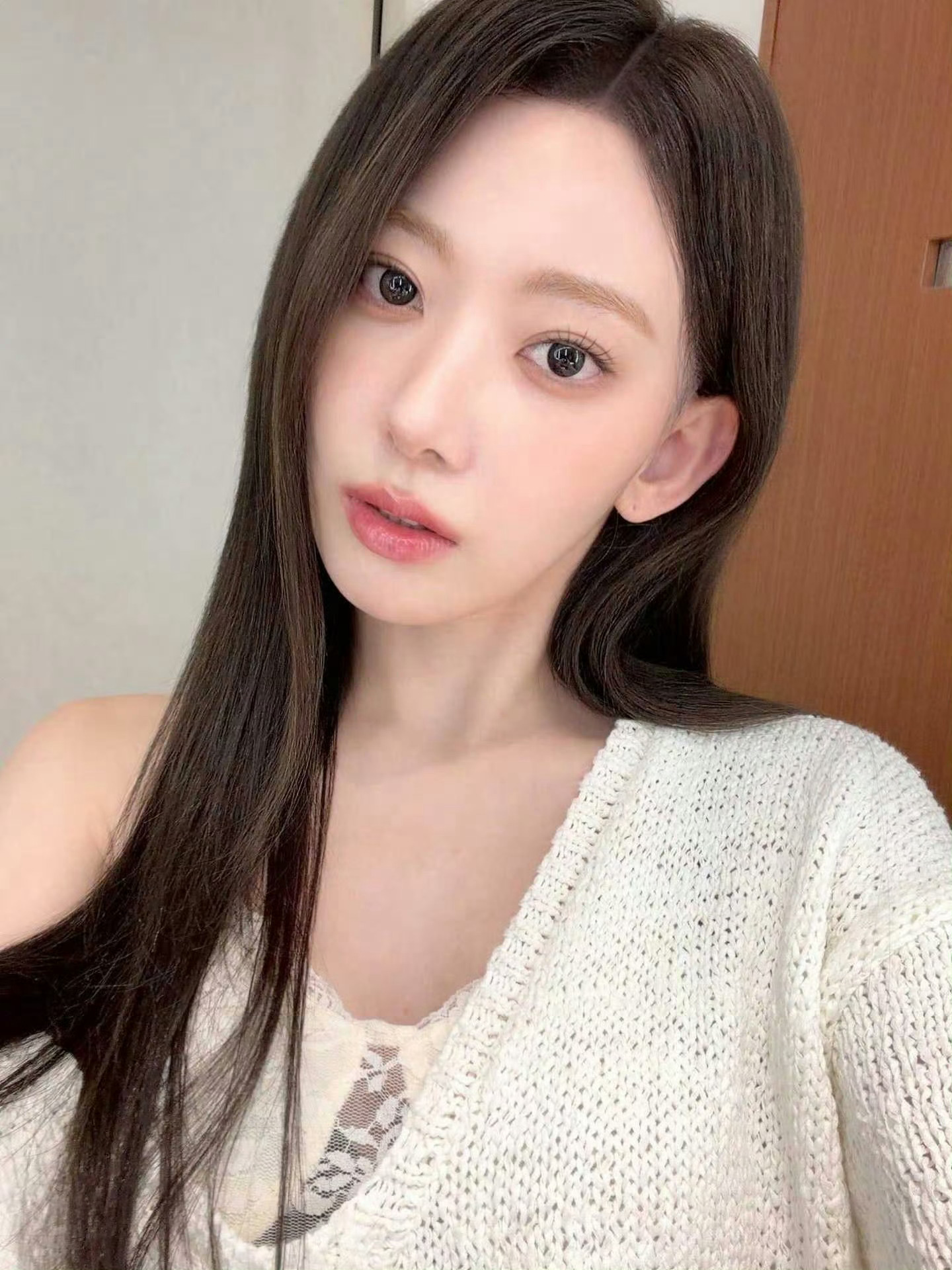 宮脇咲良哇这个超话头像好喜欢 黑发樱樱好清纯女神