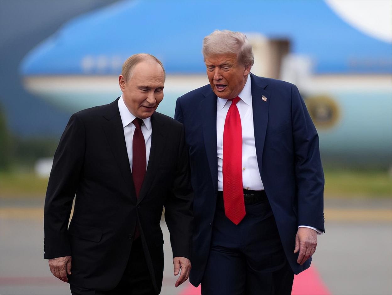 真是活久见！普京竟然为特朗普加油打气，巴不得美军明天就登陆格陵兰岛，这回北约是真