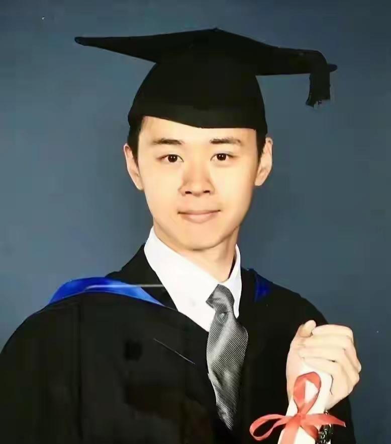 李道豫的孙子李乐衡才华与颜值并存！

李乐衡一表人才，他1994年出生于北京，今