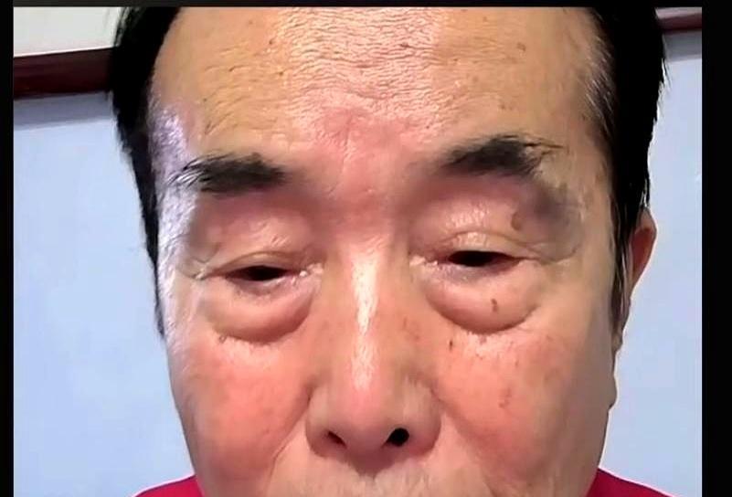 别再觉得范德彪是范伟演的了。
这角色压根不是虚构，而是编剧何庆魁跟拍了20年的真