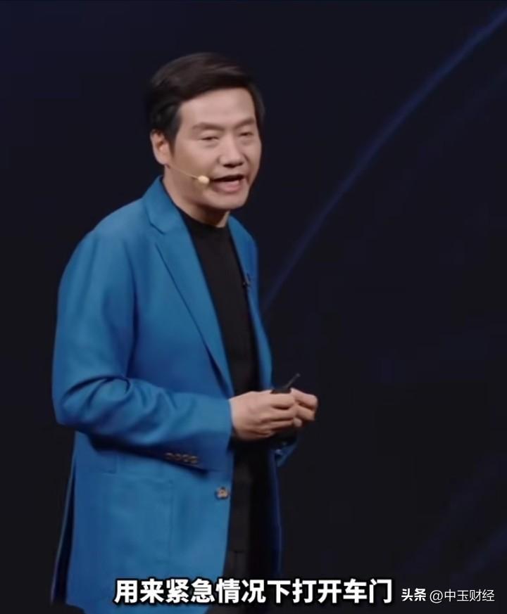 小米再度推出新一代汽车。然而，瞧瞧夏滑的销量，再看看雷军如同背台词般的产品介绍，