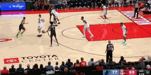 谢泼德铁出天际……
小伙子太不稳定了，还得练啊。
投篮11中2，三分7中0，仅仅