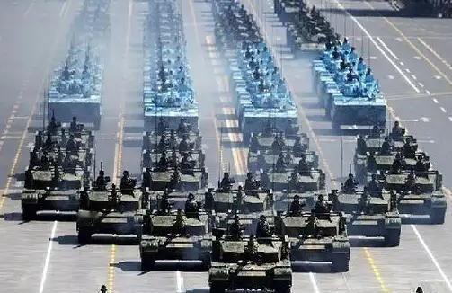 德国军事专家一番话，让国际舆论炸锅！他指出，当今中国军事力量强大到让美国无可奈何