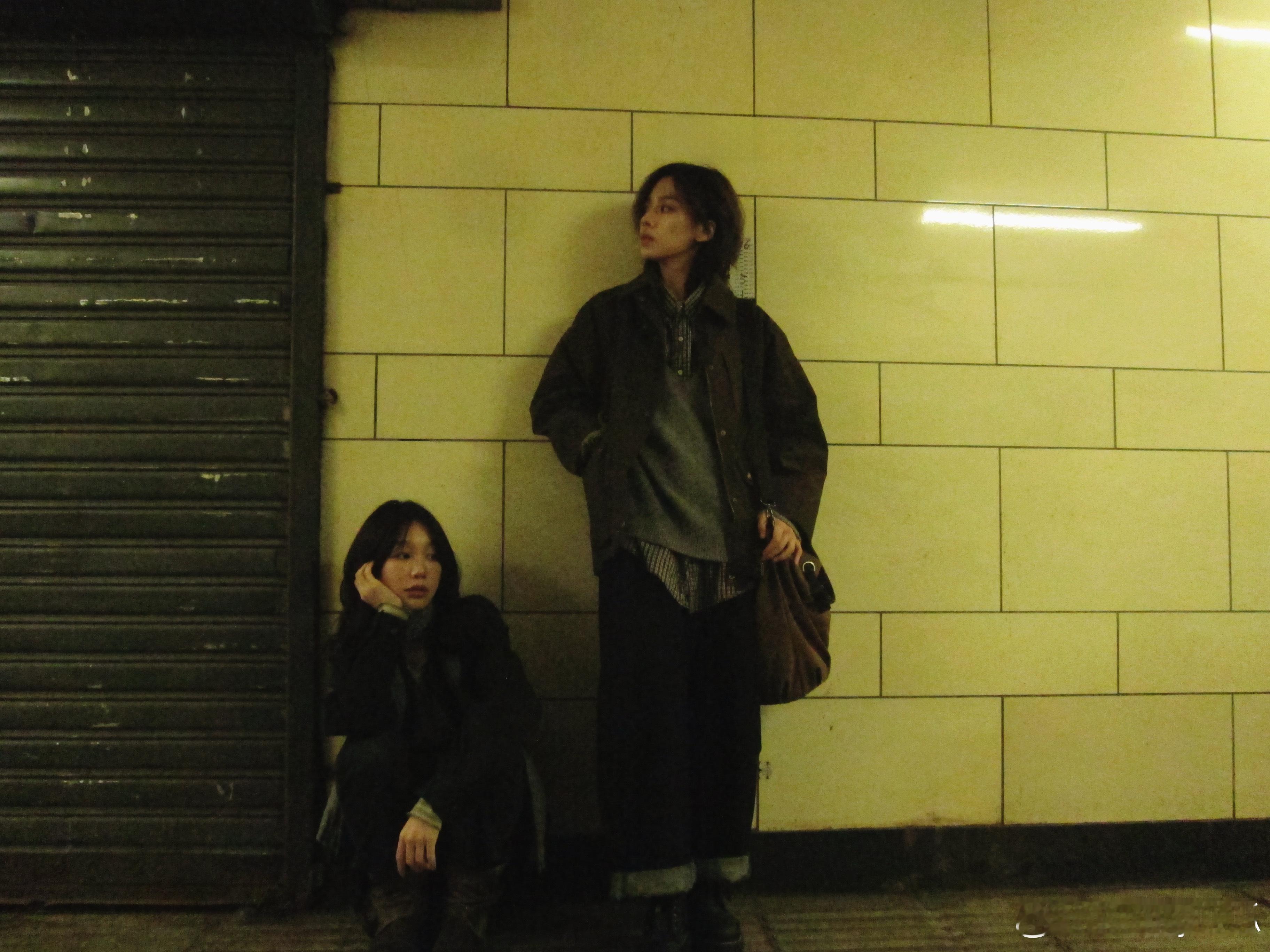 在徐梦洁王晓赟子写真看了段be 真的被这组照片的质感惊艳到了，千禧年的复古滤镜加