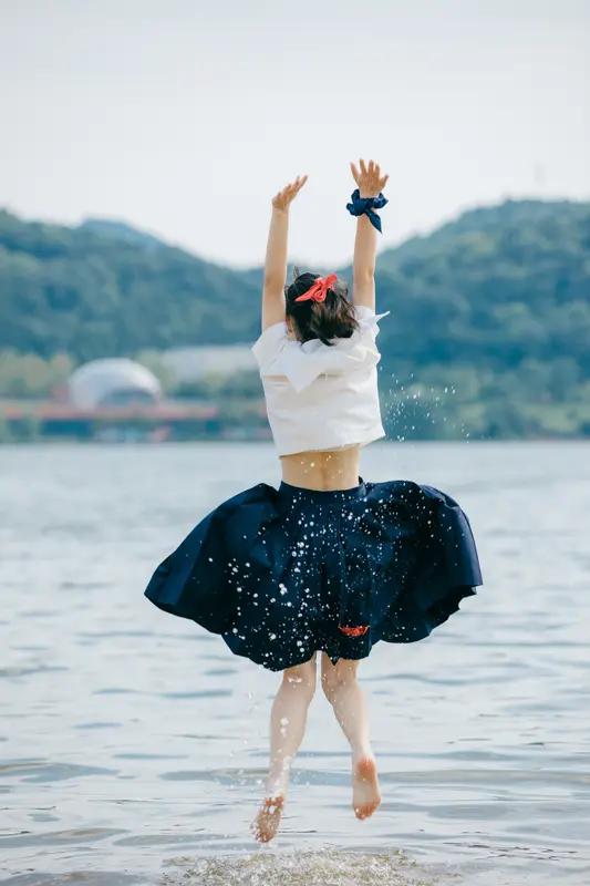 《情感指南：如何在喜欢的人面前主动又不失》

在情感交流中，勇于表达自己的情感是