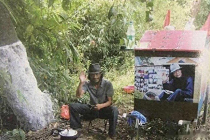 凤凰新闻【24岁宁波小伙徒步旅行，35年走了30万公里，最终于他乡结束一生】渔村