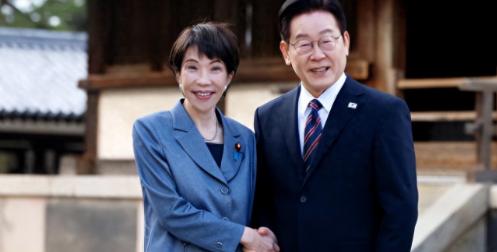 中美前脚在北京签下大单，日本首相高市早苗后脚就急了，连夜直飞韩国！图啥？这边日本