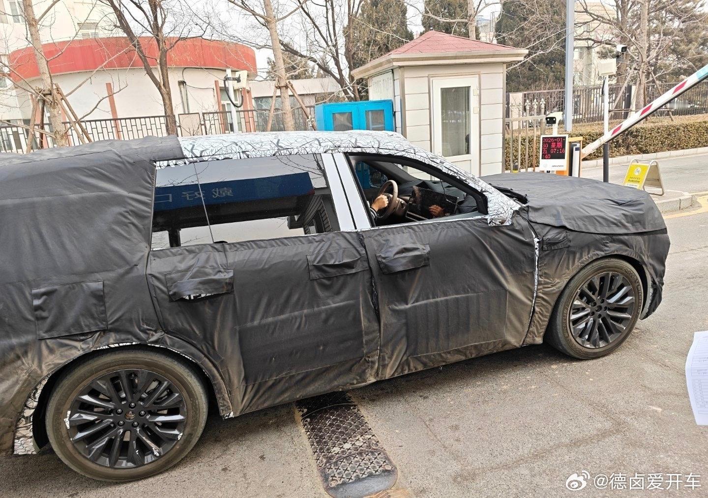 新L9的出风口统一为i系列同款，中控副驾屏幕预计也会合并一体。2026款理想L9