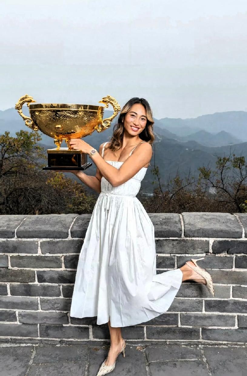 郑钦文真的不美吗？
她的美来于自然，不修饰，不做作，健康、自然、大气的东方女性之