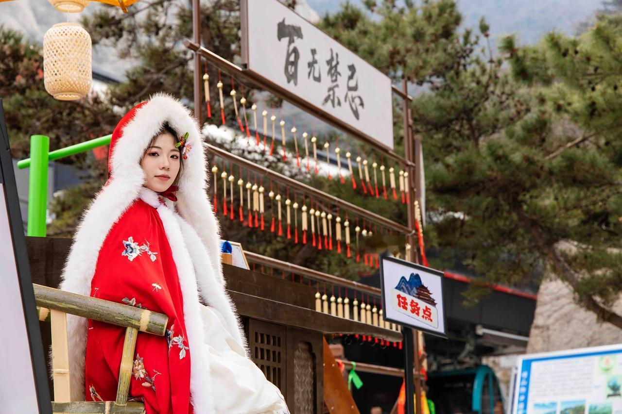 景区保留核心自然风光，让游客先感受天地灵秀；再以沉浸式演绎串联历史脉络与人文精神