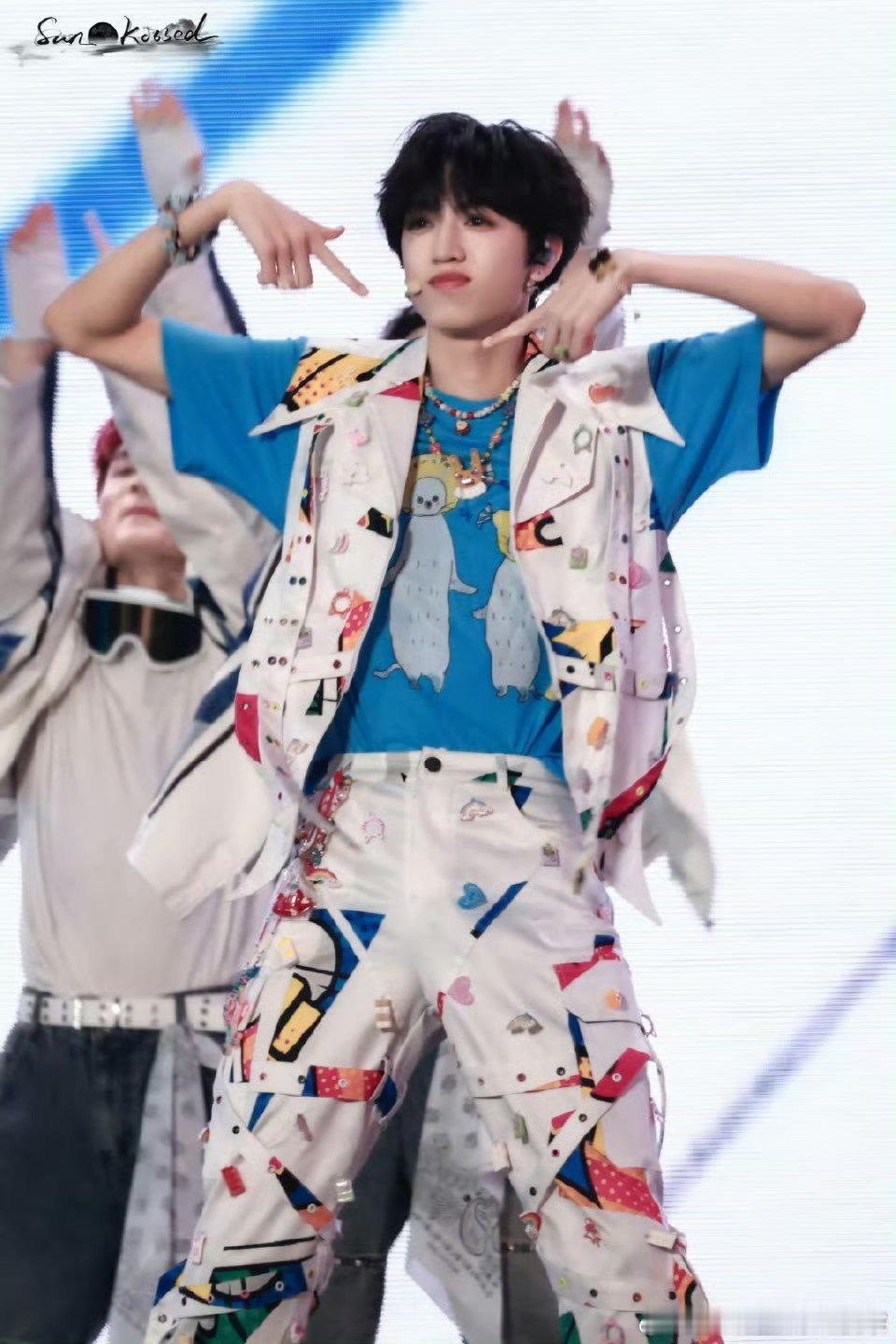 怎么帅的这么权威….张桂源这只小狗好萌啊 