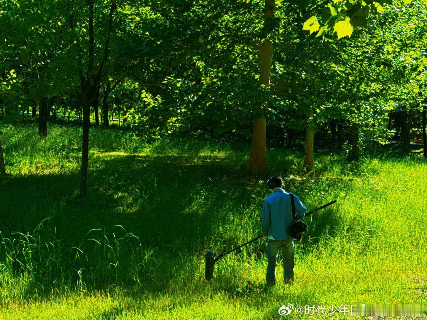 马嘉祺晒新歌采样照马嘉祺这哪是去采样，分明是去给夏天做“CT扫描”啊！连脉搏和泥