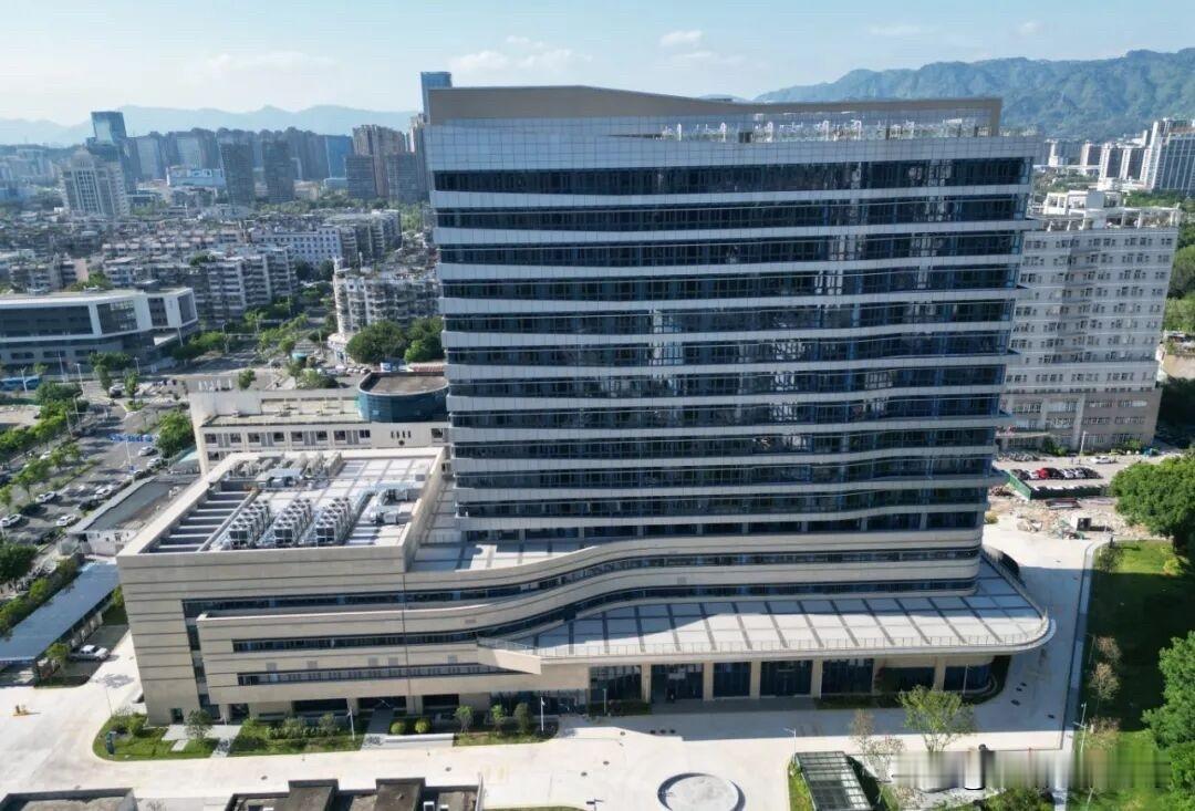 2026年5月27日，福建省肿瘤医院肿瘤防治综合大楼正式投入使用，这是国家肿瘤区