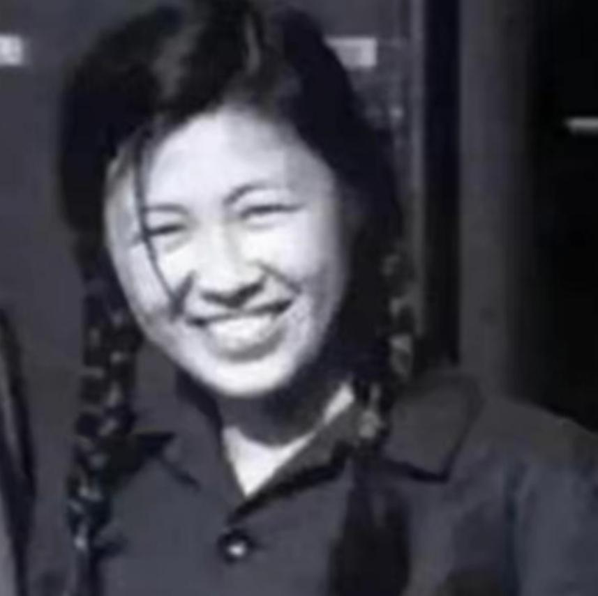 1977年，谢静宜被开除党籍，1983年被免于起诉，职务与待遇全无，1989年恢