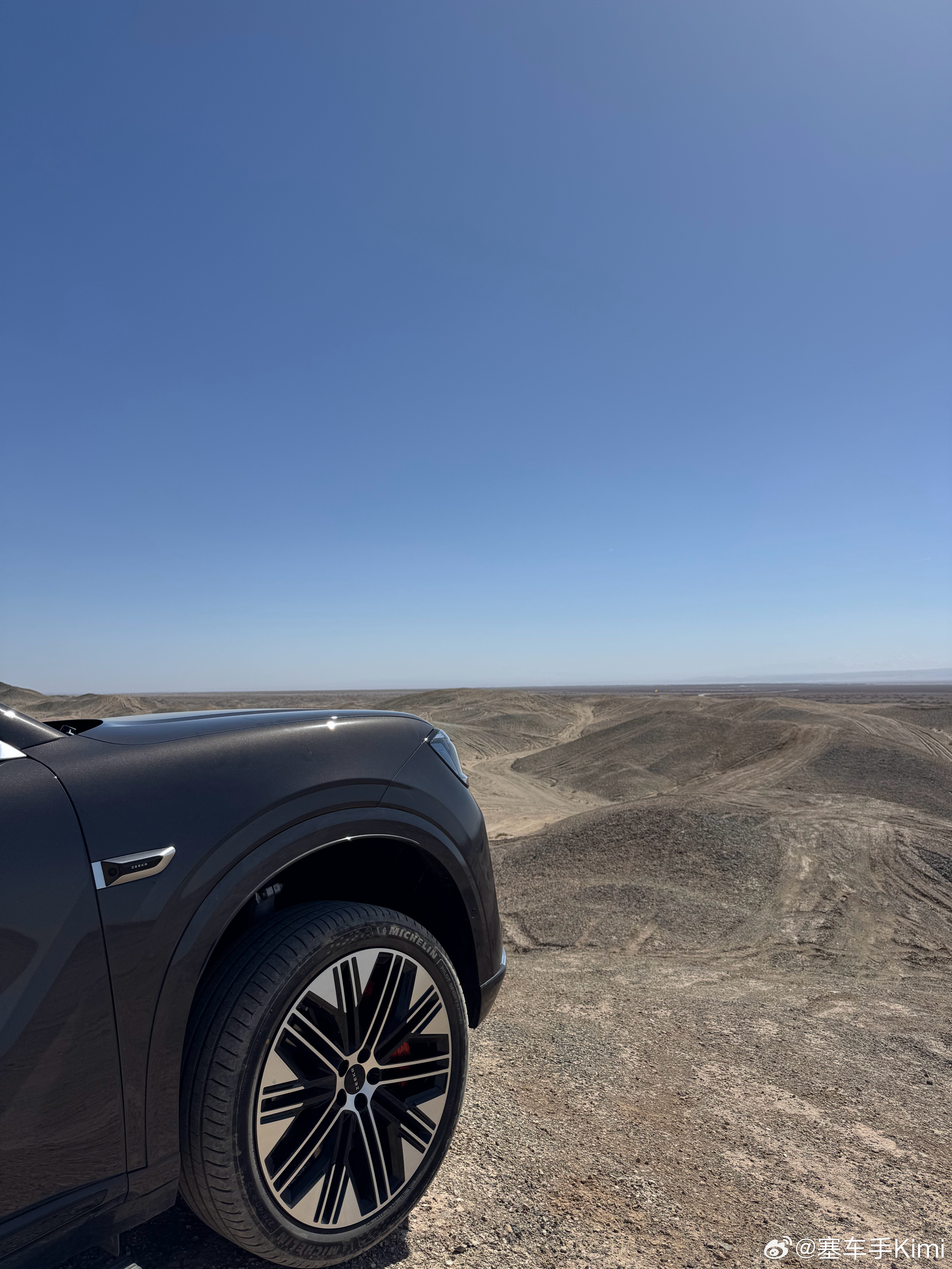 极氪8X拍完，从敦煌赶到秦皇岛，好在两台车，都有不同程度上的惊喜，尤其是两台焕新