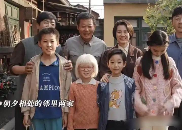 关晓彤漂白头发素颜演白化病女孩《生逢其时》，第一眼我愣是没认出她 ​​​