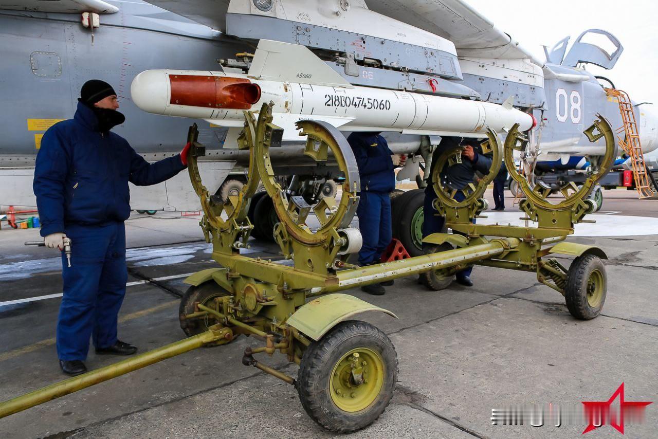🇷🇺空中武器（ASP）苏-24M 机翼下挂载的 Kh-25ML 短程空对地导