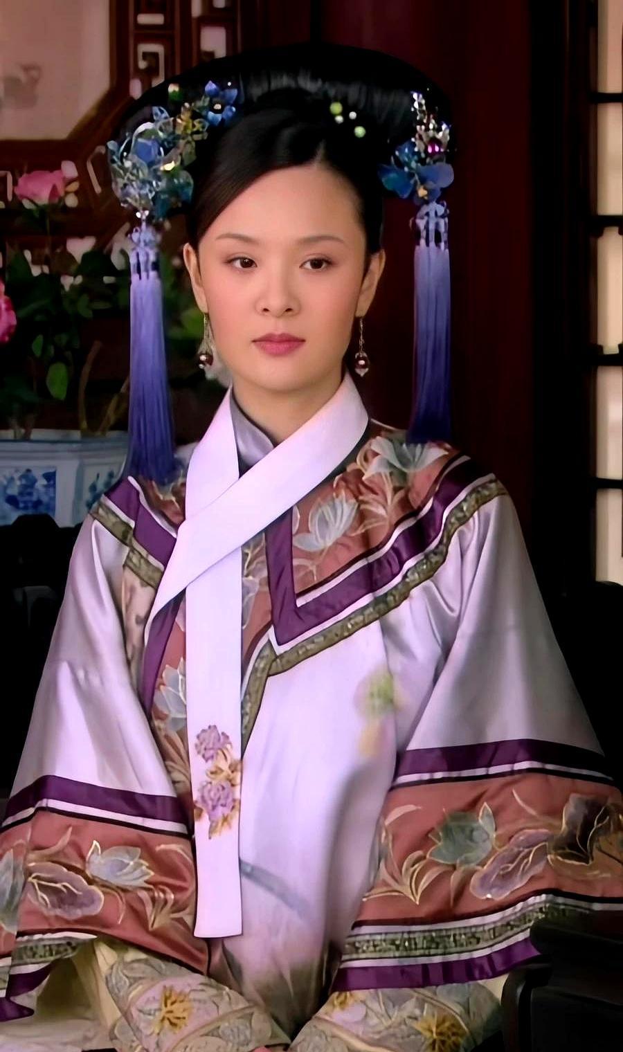 你以为曹琴默死于华妃党羽？
大错特错。
她真正的死因，是皇帝怕了她。
这个女人，