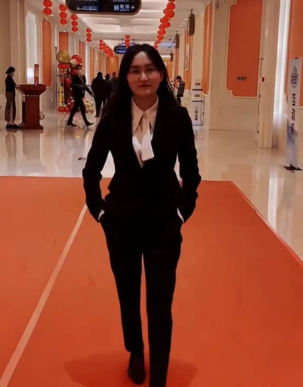 老百姓常说：人生在世，吃穿两字，有啥别有病，没啥别没钱，一旦全占，彻底报废。  