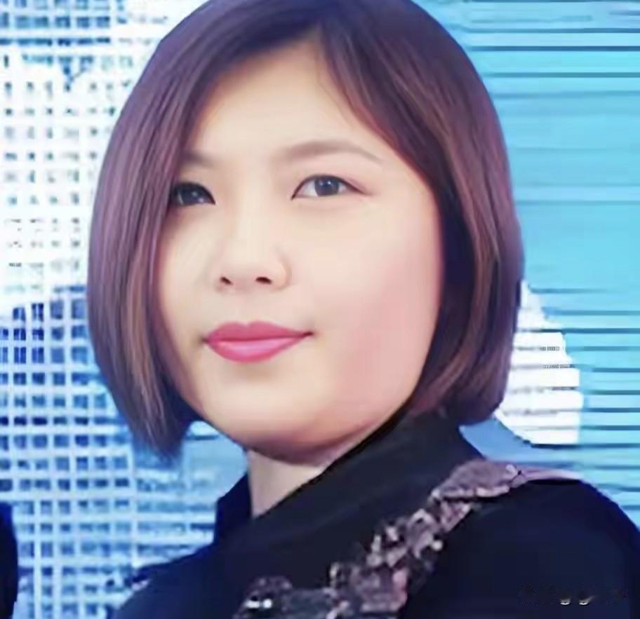 唐国强的大女儿唐莉，是位80后女孩。如今，她家庭和睦、夫妻恩爱，儿子也十分孝顺，
