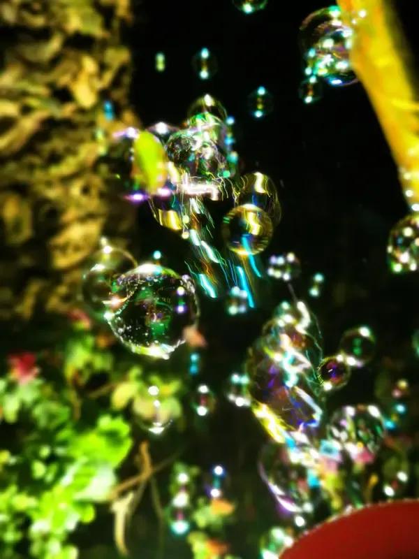 为什么让你把人生当成梦幻泡影，
就是为了告诉你一辈子很短，遇事尽力就好，剩下的随