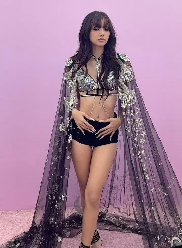 美成这样🤧不要放过这个辣Lisa啊 ​​​