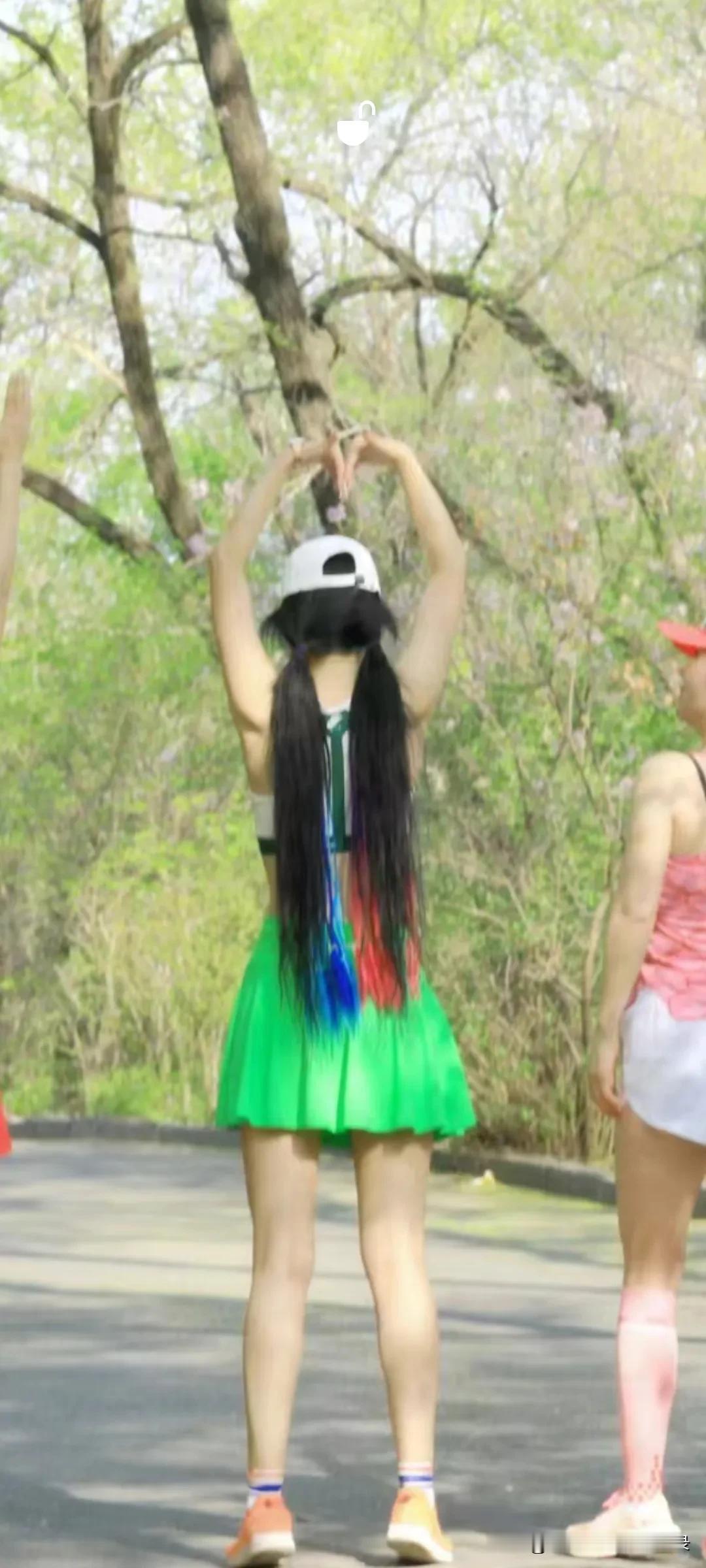 每次洗头都要哄自己半天
天冷不想洗
累了不想洗
觉得时间不够用不想洗
反正就是各