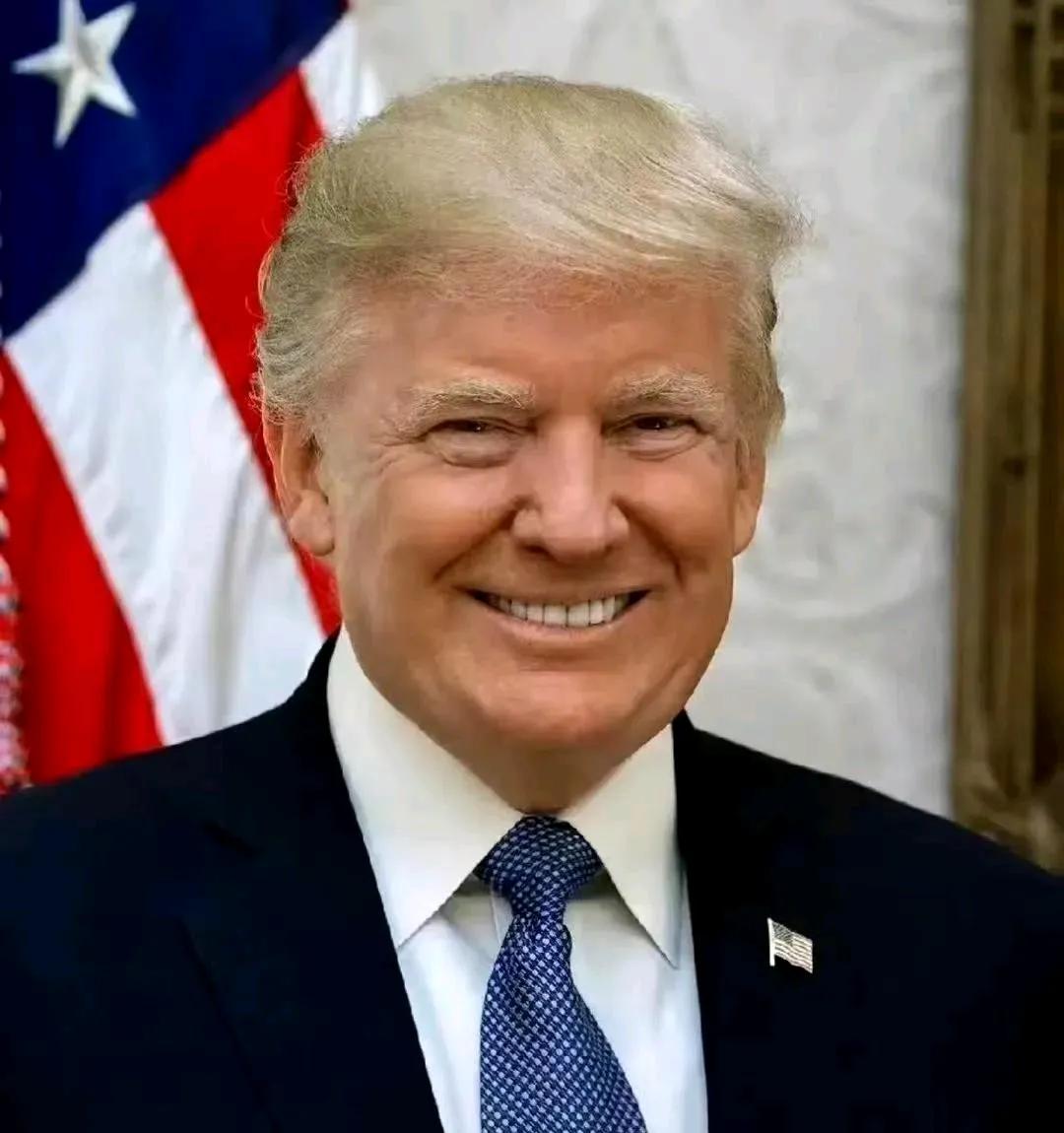 #特朗普#川普真的是人生赢家了，有着漂亮的老婆和女儿，帅气的儿子！
然后商业和从