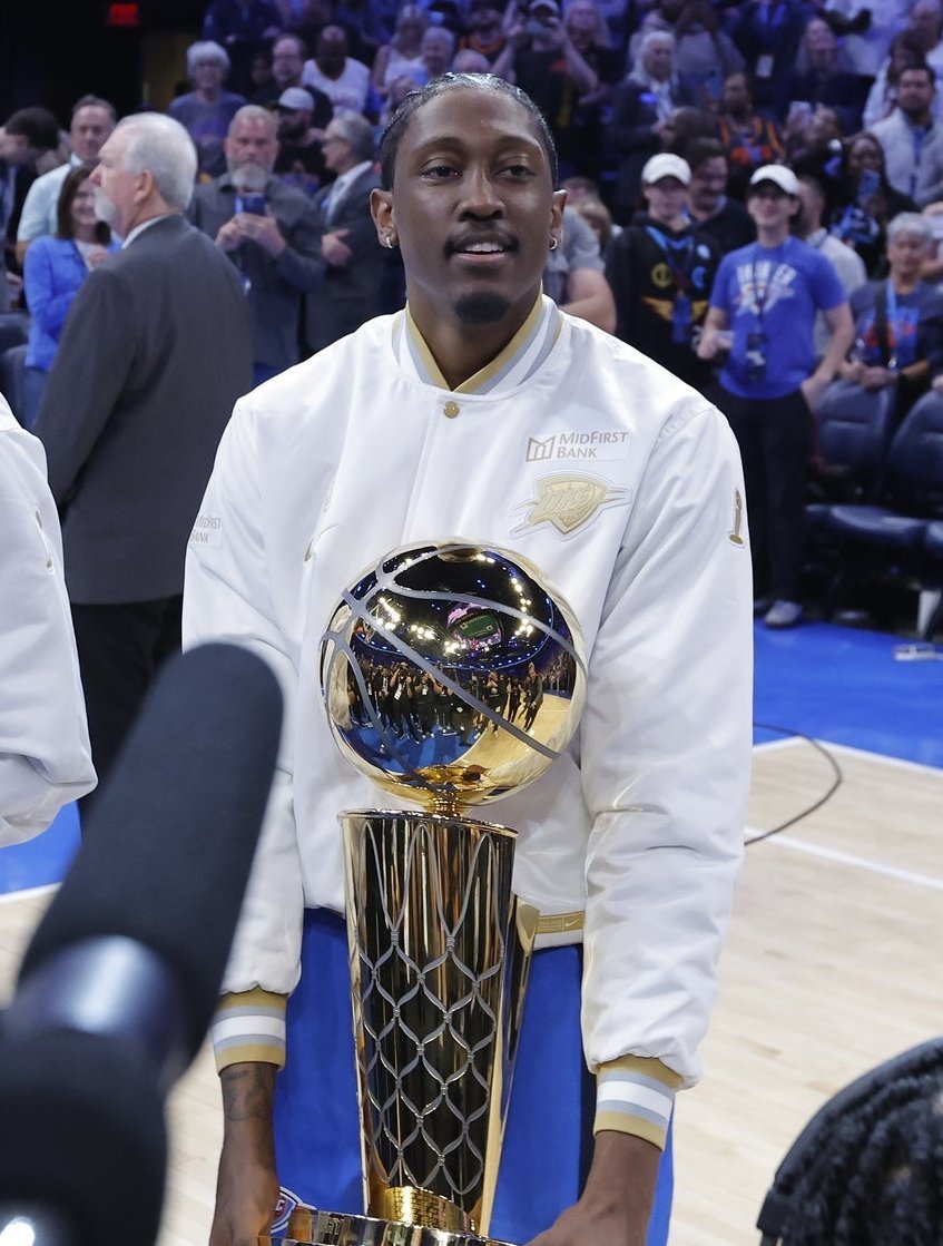 杰伦·威廉姆斯将在明日对阵太阳一战中迎来赛季首秀，明天也是NBA杯小组赛的最后一