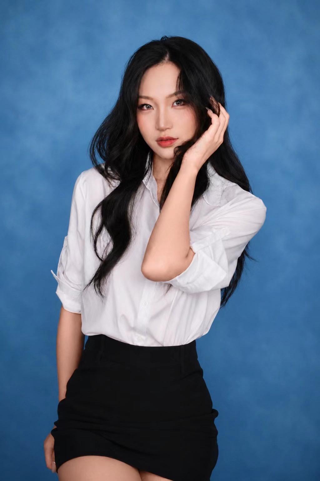 你把手指伸进喉管 把曾经大言不惭许下的诺言扣出来 我就原谅你