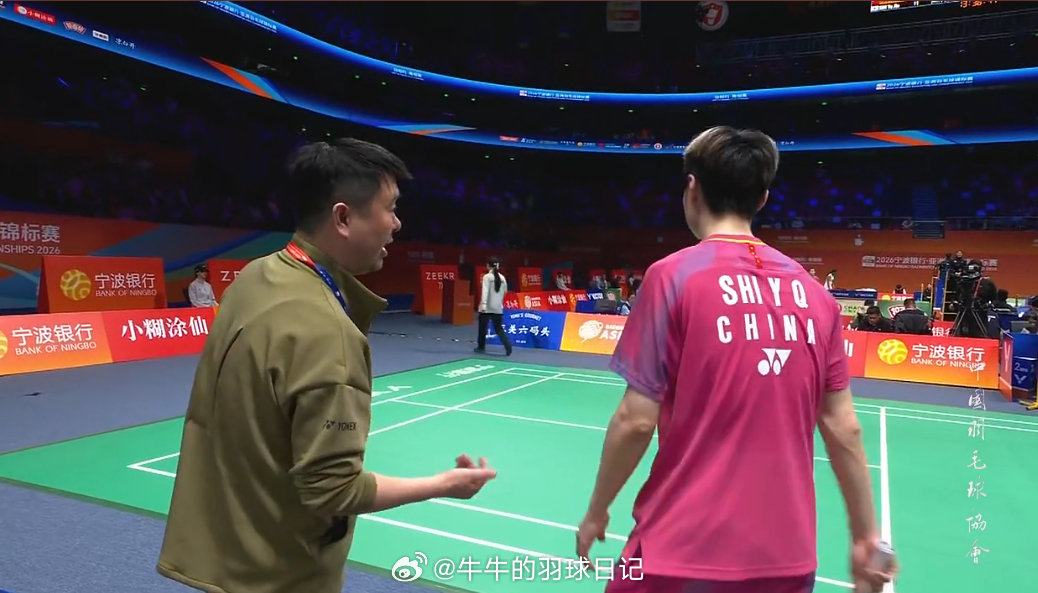 男单 1/16赛 李佳豪 15-21 10-11 石宇奇2026年羽毛球亚锦赛