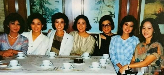 1985年，王馥荔、顾永菲、张瑜随中国电影艺术代表团赴香港，在香港电影界举行的宴