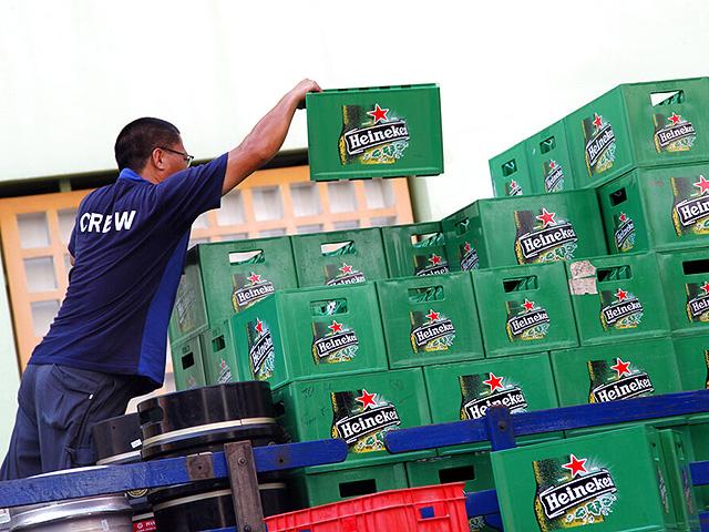 喜力，世界第二最大的啤酒厂，已宣布大规模减少工作人员。

公司计划在未来两年内，