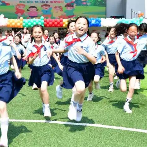 六一儿童节的放假通知一出，社交媒体上瞬间热闹起来。不满14周岁的孩子能享受一天假