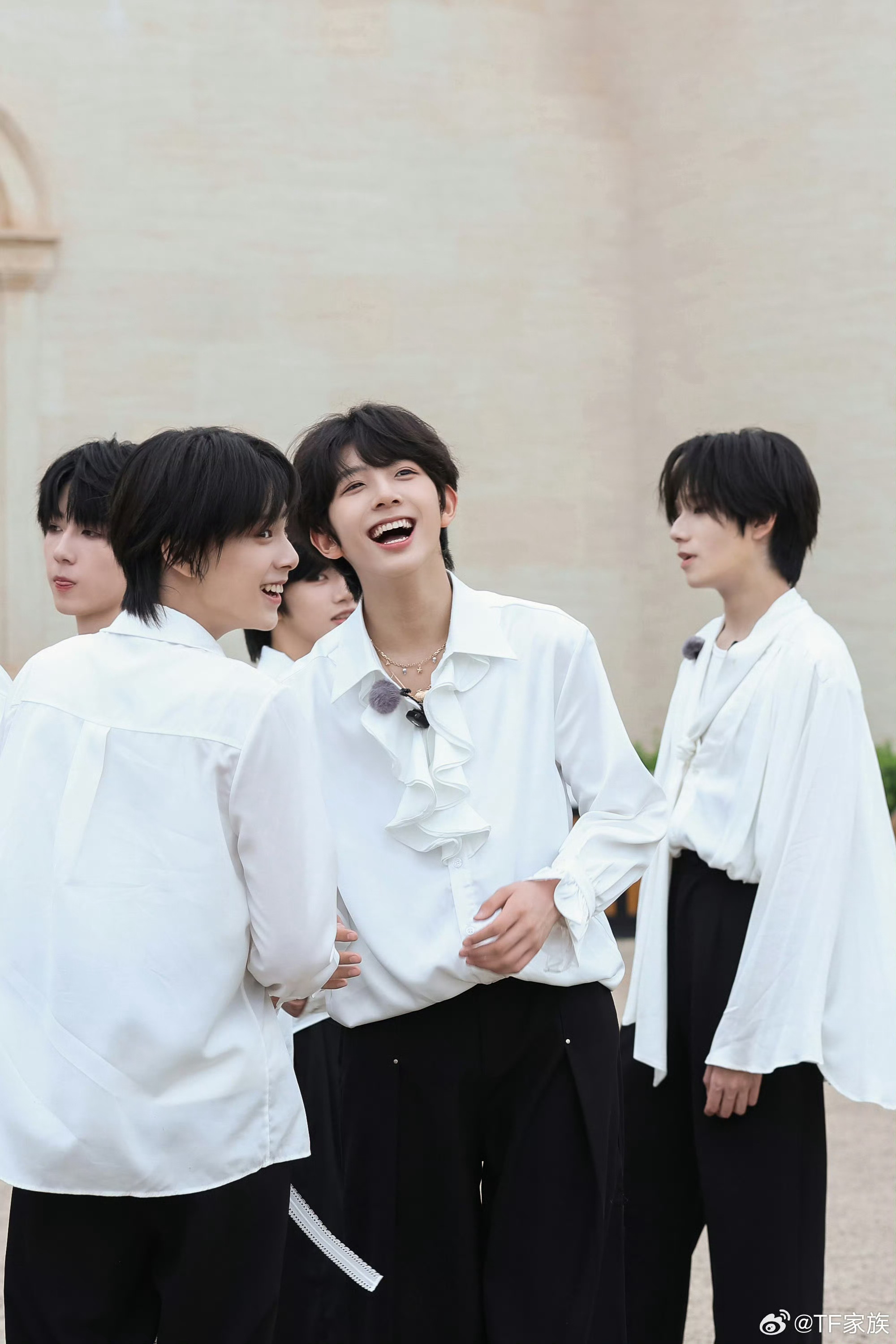 TF四代突围2群像花絮照公开 TF四代突围2群像花絮照公开了