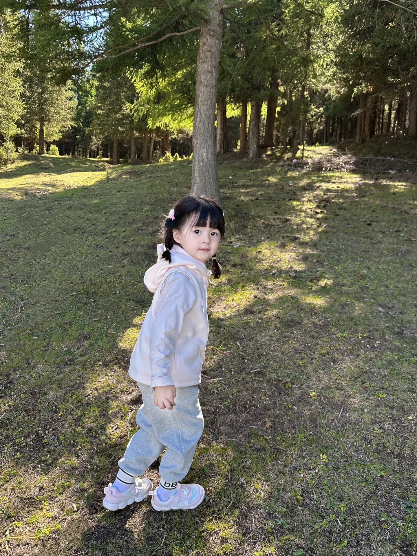 女儿好可爱🐰  “月亮拍了拍你说：祝你万事胜意呀”